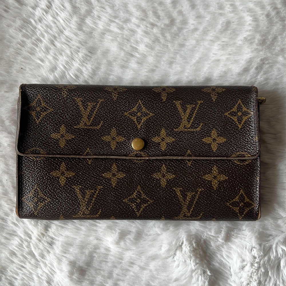Louis Vuitton Sarah long wallet in monogram